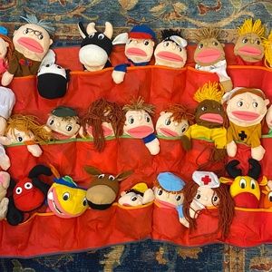 30 puppets and pocket display holder